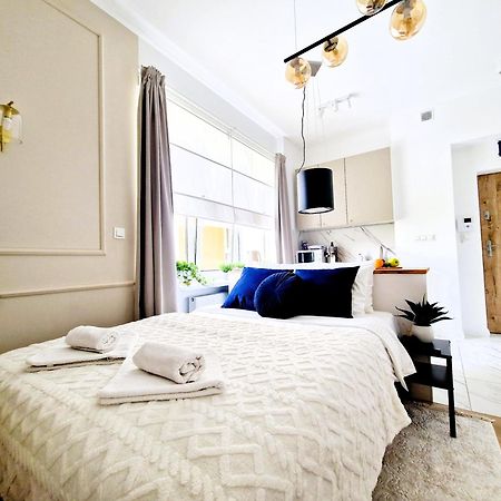 J&W Apartments Grojecka Glam Flat ワルシャワ エクステリア 写真
