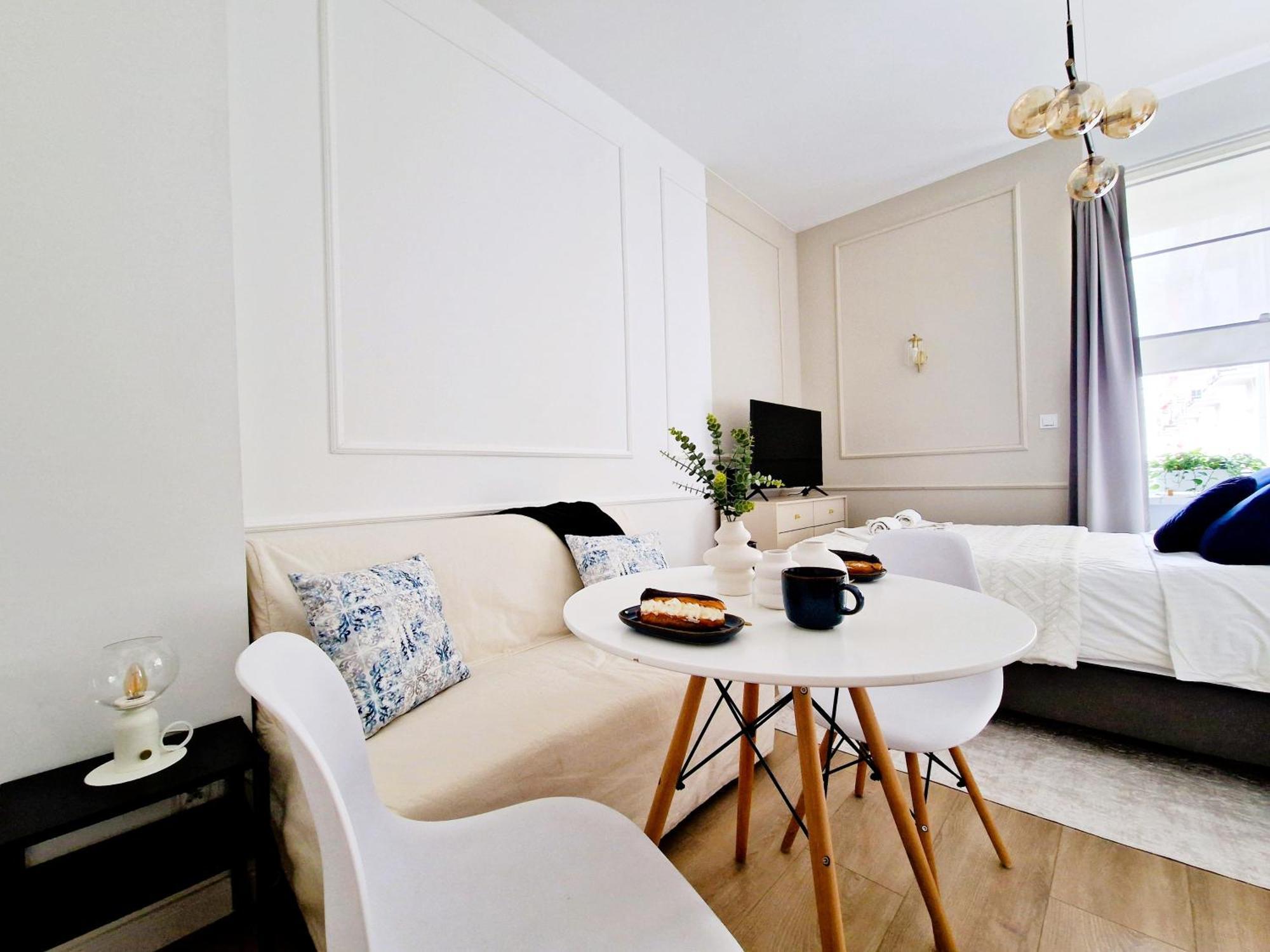 J&W Apartments Grojecka Glam Flat ワルシャワ エクステリア 写真