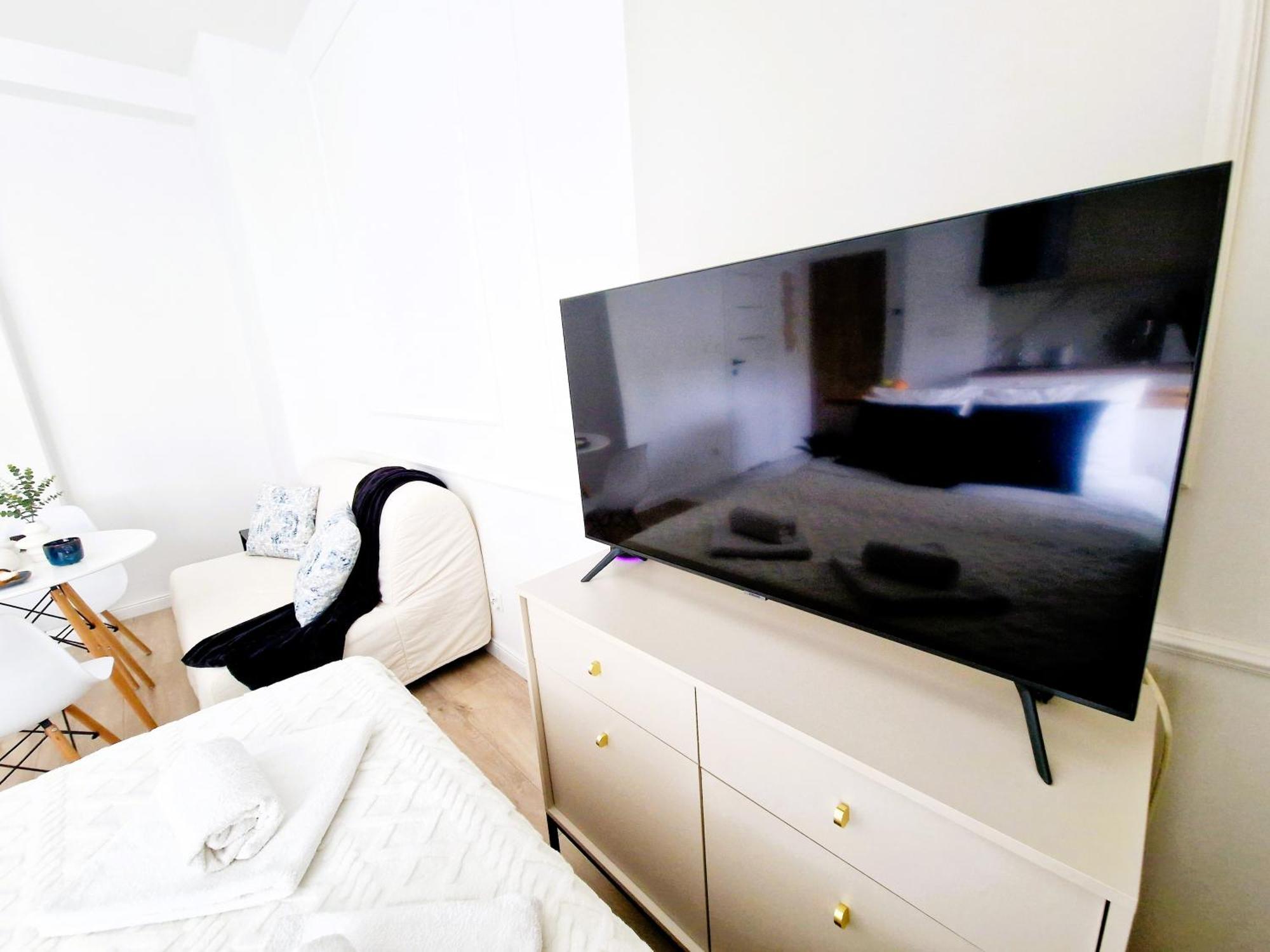 J&W Apartments Grojecka Glam Flat ワルシャワ エクステリア 写真